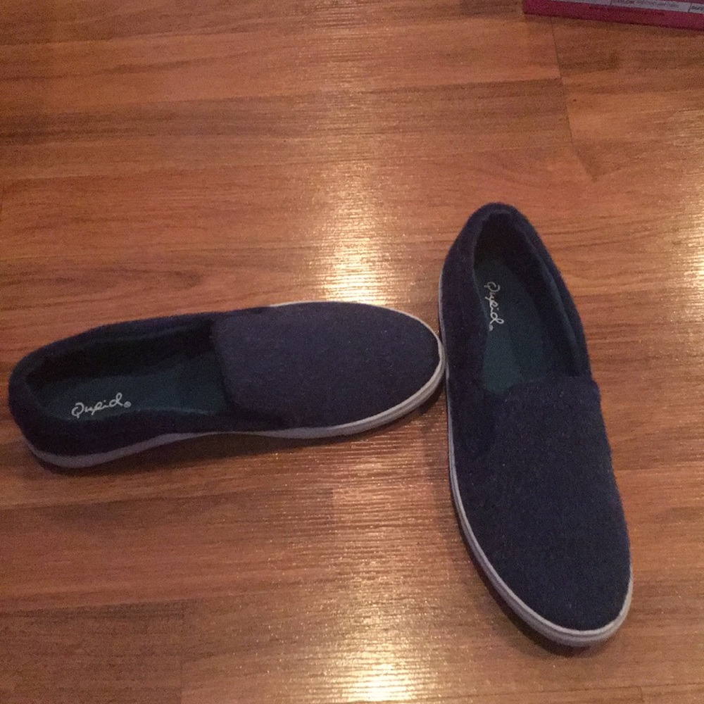 NEW SZ 10 faux fur on the outside navy blue